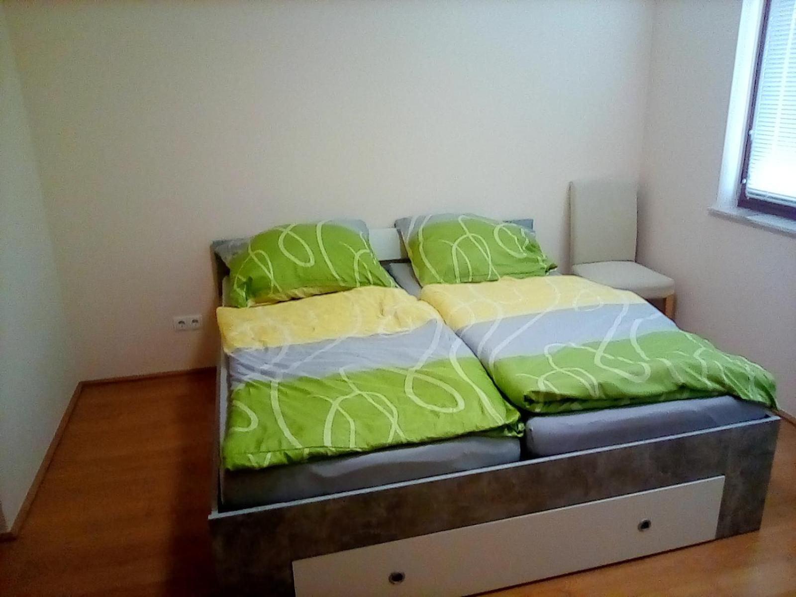 Perchtoldsdorf Schnell-Bahn / Bahnhof Liesing Appartement Buitenkant foto