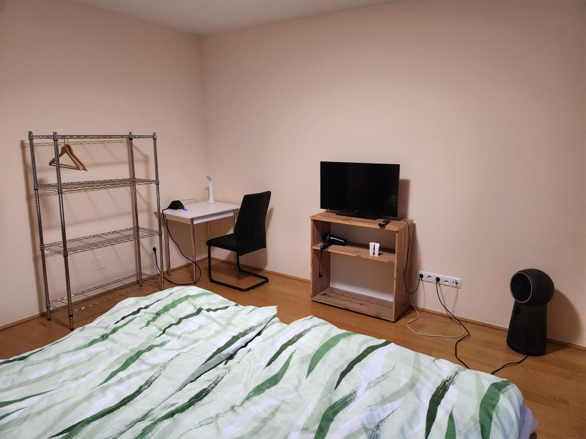 Perchtoldsdorf Schnell-Bahn / Bahnhof Liesing Appartement Buitenkant foto