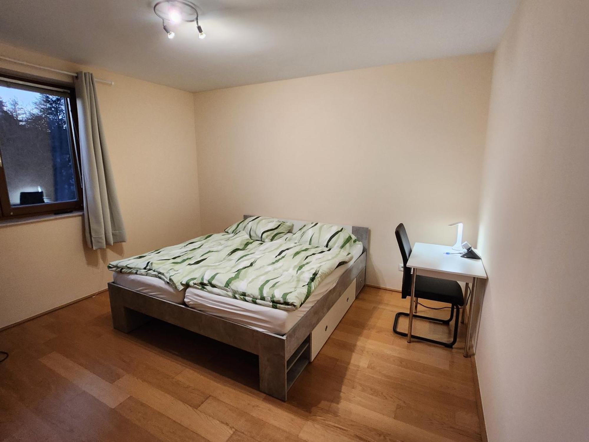 Perchtoldsdorf Schnell-Bahn / Bahnhof Liesing Appartement Buitenkant foto