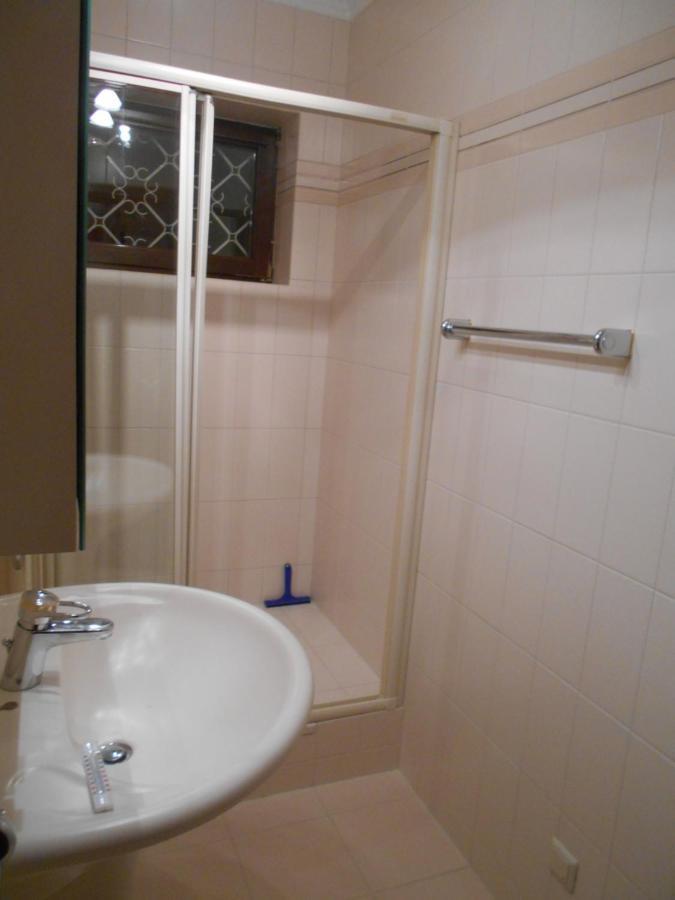 Perchtoldsdorf Schnell-Bahn / Bahnhof Liesing Appartement Buitenkant foto